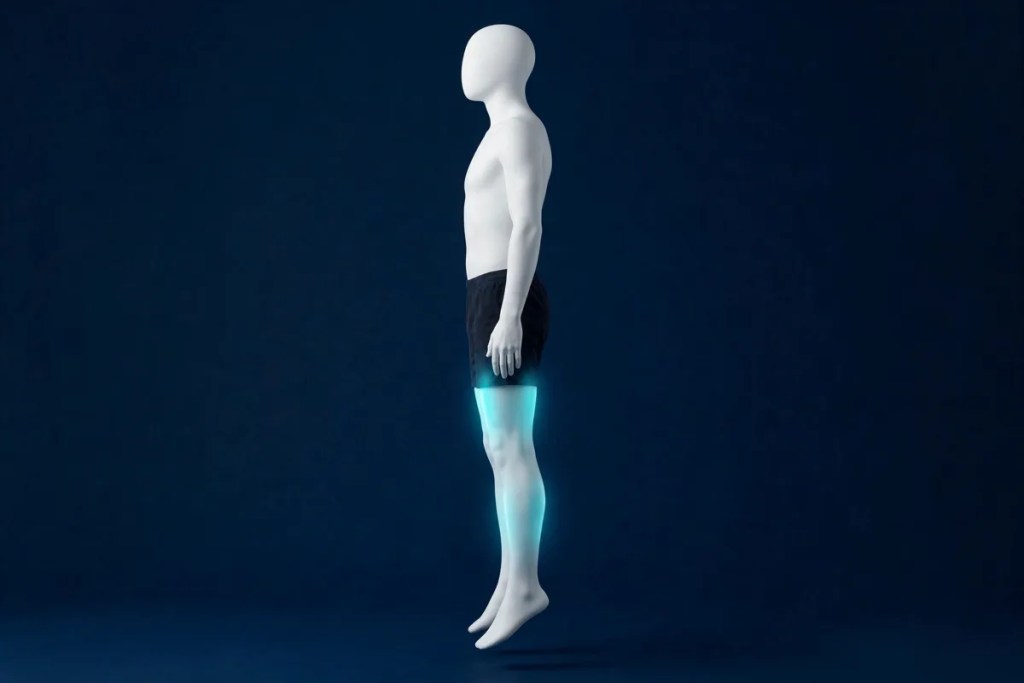 Squat sauté, position en saut, jambes tendues en l'air.